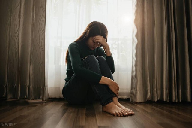Nhìn hành động của anh chồng với chị dâu, tôi không ngăn được nước mắt, bật khóc vì tủi hờn- Ảnh 1.