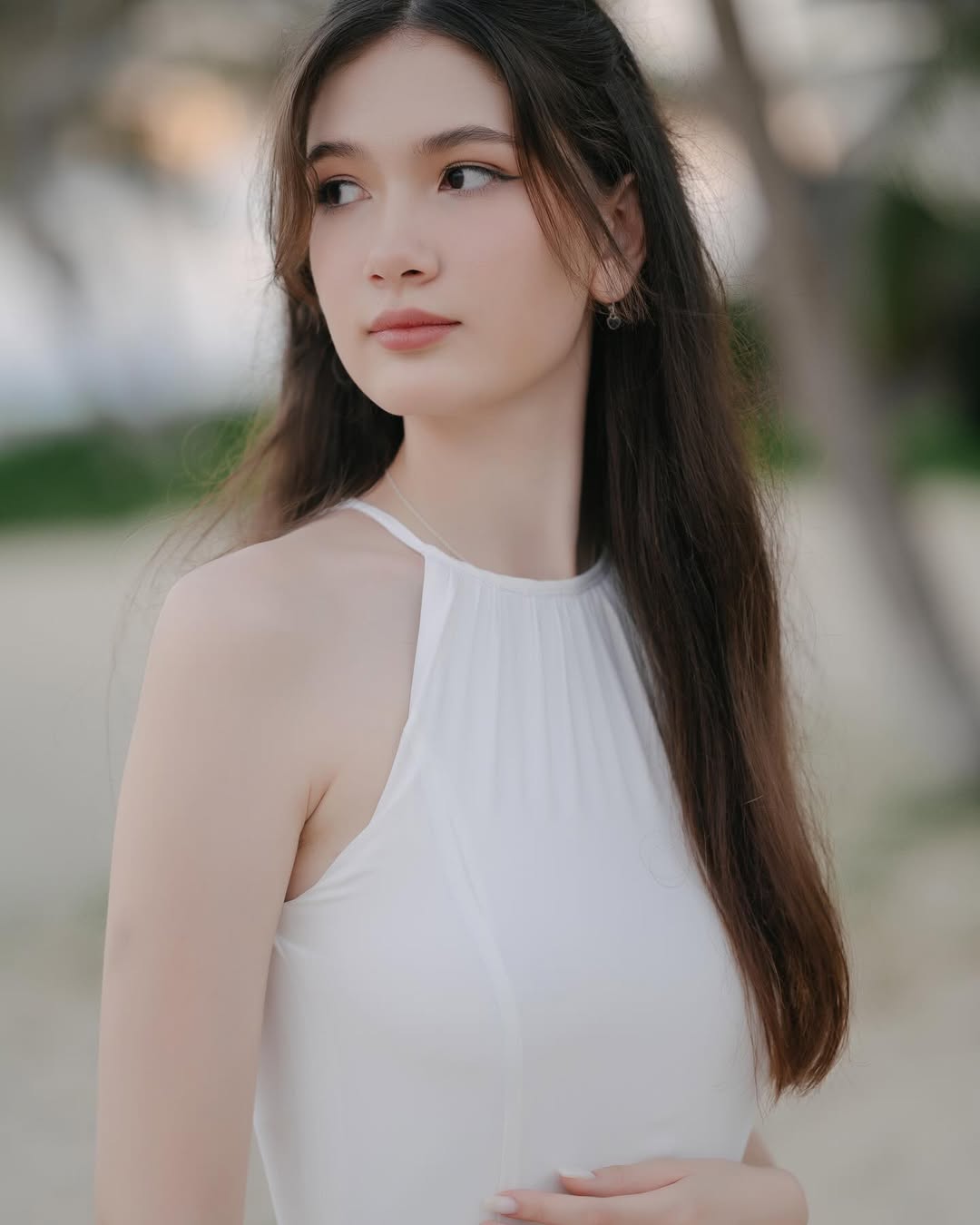 Xôn xao visual em gái Văn Lâm, 18 tuổi cao gần 1m80, vóc dáng nuột nà ngoài biển mới gây ngỡ ngàng- Ảnh 4. Xôn xao visual em gái Văn Lâm, 18 tuổi cao gần 1m80, vóc dáng nuột nà ngoài biển mới gây ngỡ ngàng- Ảnh 4.