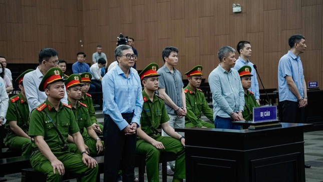 Cựu Thứ trưởng Hoàng Quốc Vượng lĩnh án 6 năm tù vì sai phạm tại EVN - Ảnh 1.