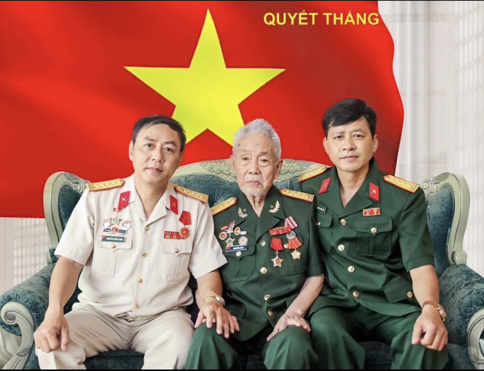 Chi Pu hé lộ tư liệu quý về ông nội, từng trực chiến cùng Đại tướng Võ Nguyên Giáp vào sáng 30/4/1975!- Ảnh 3.