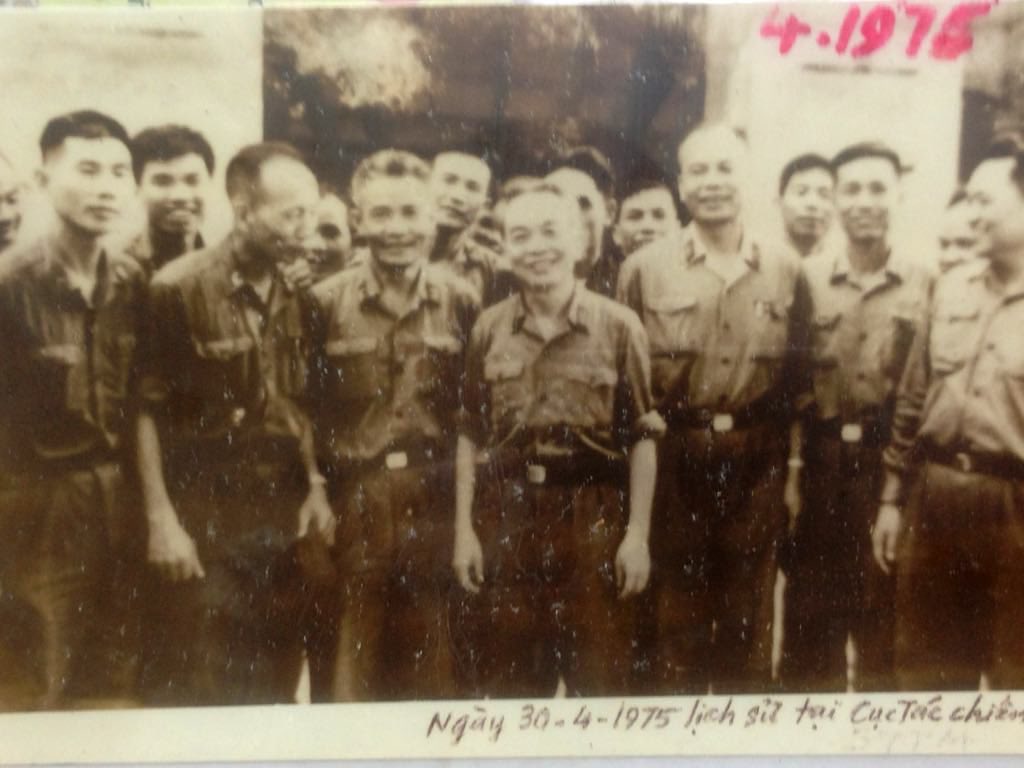 Chi Pu hé lộ tư liệu quý về ông nội, từng trực chiến cùng Đại tướng Võ Nguyên Giáp vào sáng 30/4/1975!- Ảnh 1.