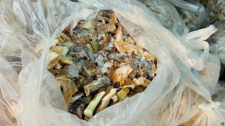 Công an Hà Nội phát hiện 10 tấn nội tạng hôi thối chuẩn bị đưa vào nhà hàng - Ảnh 4.