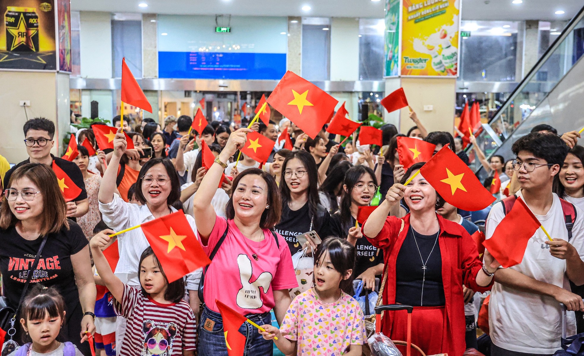 Xúc động hình ảnh đoàn tàu Thống Nhất kỷ niệm 50 năm giải phóng miền Nam - Ảnh 3.