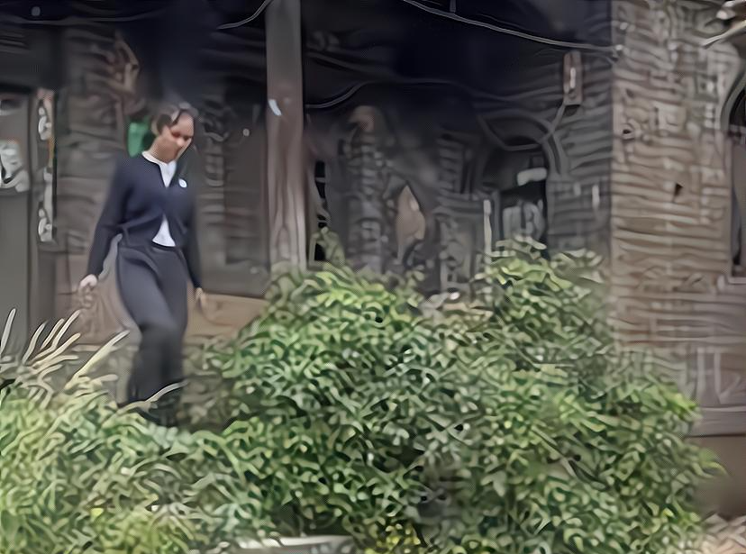 Đi hơn 1000km về quê dịp nghỉ lễ, cô gái nhìn thấy 1 chi tiết trên cánh cổng nhà thì bật khóc nức nở, lập tức quay đầu đi ngay- Ảnh 1.