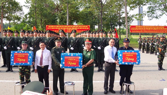 Lãnh đạo Bộ Quốc phòng Việt Nam thăm đoàn quân đội Trung Quốc , Lào , Campuchia - Ảnh 3.