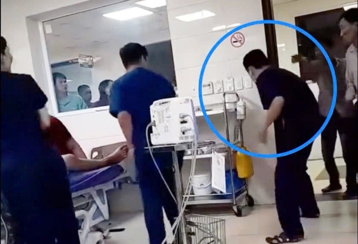 Củng cố hồ sơ xử lý người nhà bệnh nhân hành hung y bác sĩ trong lúc cấp cứu - Ảnh 1. Củng cố hồ sơ xử lý người nhà bệnh nhân hành hung y bác sĩ trong lúc cấp cứu - Ảnh 1.