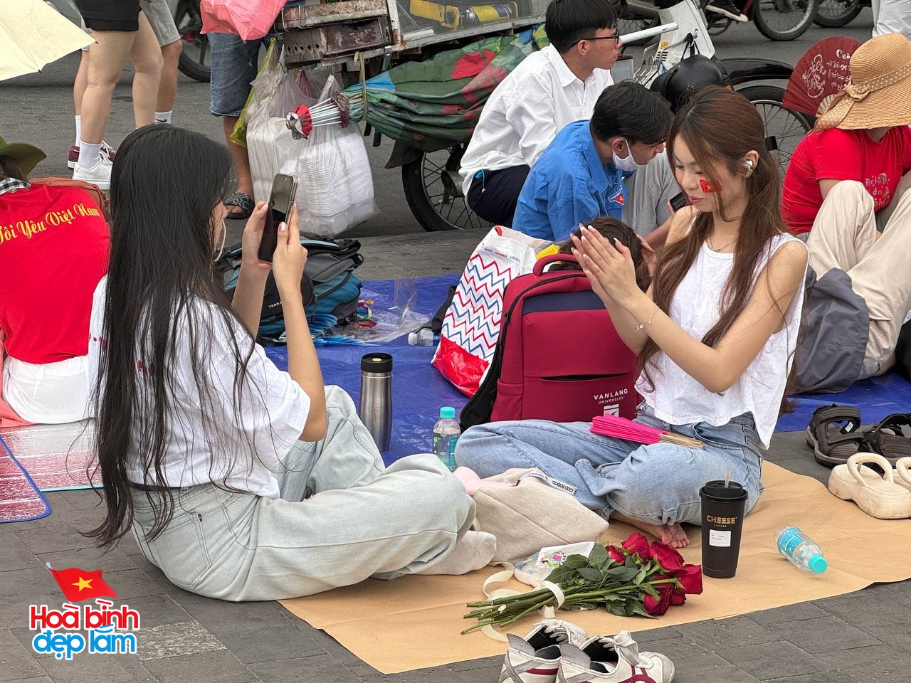 Bức ảnh gây ngỡ ngàng chụp vào 2h chiều 29/4: Đã khởi động camping!!!!- Ảnh 3. Bức ảnh gây ngỡ ngàng chụp vào 2h chiều 29/4: Đã khởi động camping!!!!- Ảnh 3.