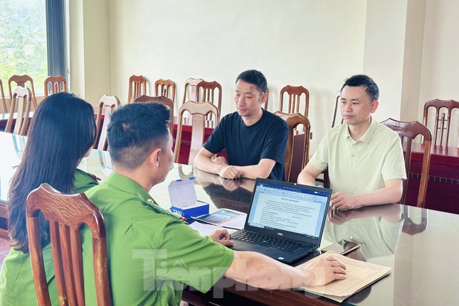 Đột kích xưởng sản xuất điện thọai ' chui ' tại Lạng Sơn , thu giữ hơn 12 . 000 Sản phẩm - Ảnh 2.