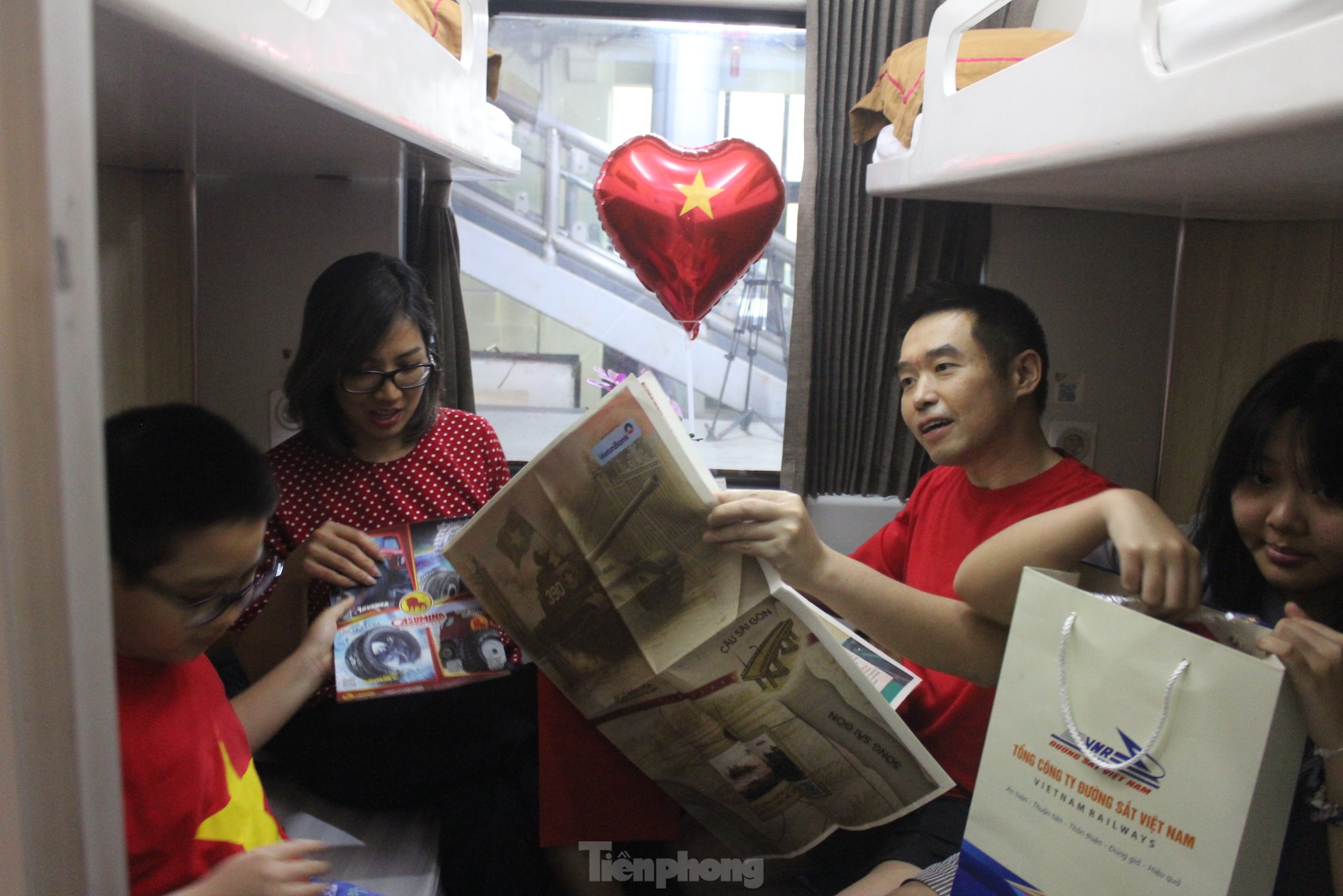 Xúc động hình ảnh đoàn tàu Thống Nhất kỷ niệm 50 năm giải phóng miền Nam - Ảnh 16.