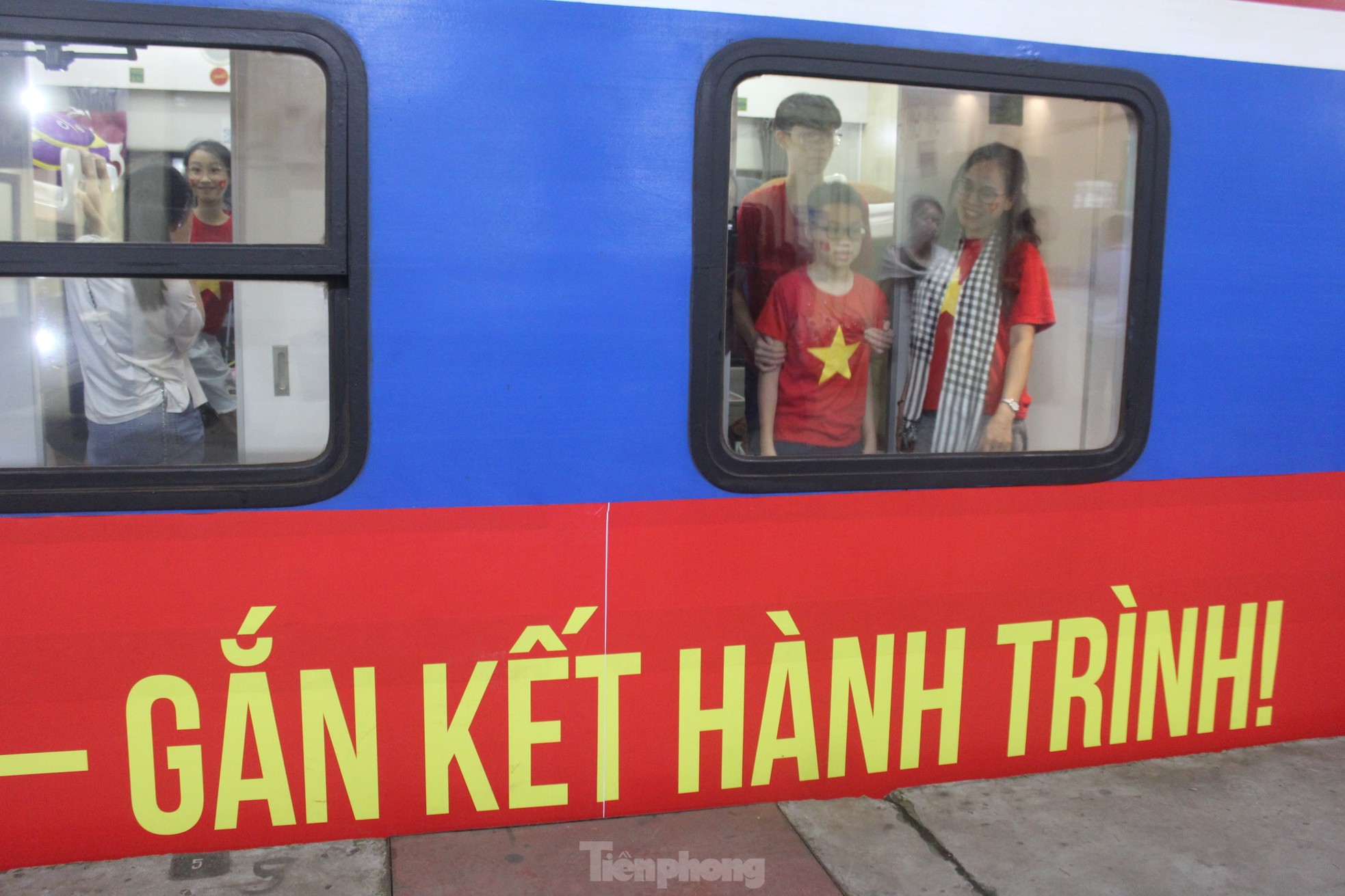 Xúc động hình ảnh đoàn tàu Thống Nhất kỷ niệm 50 năm giải phóng miền Nam - Ảnh 23.