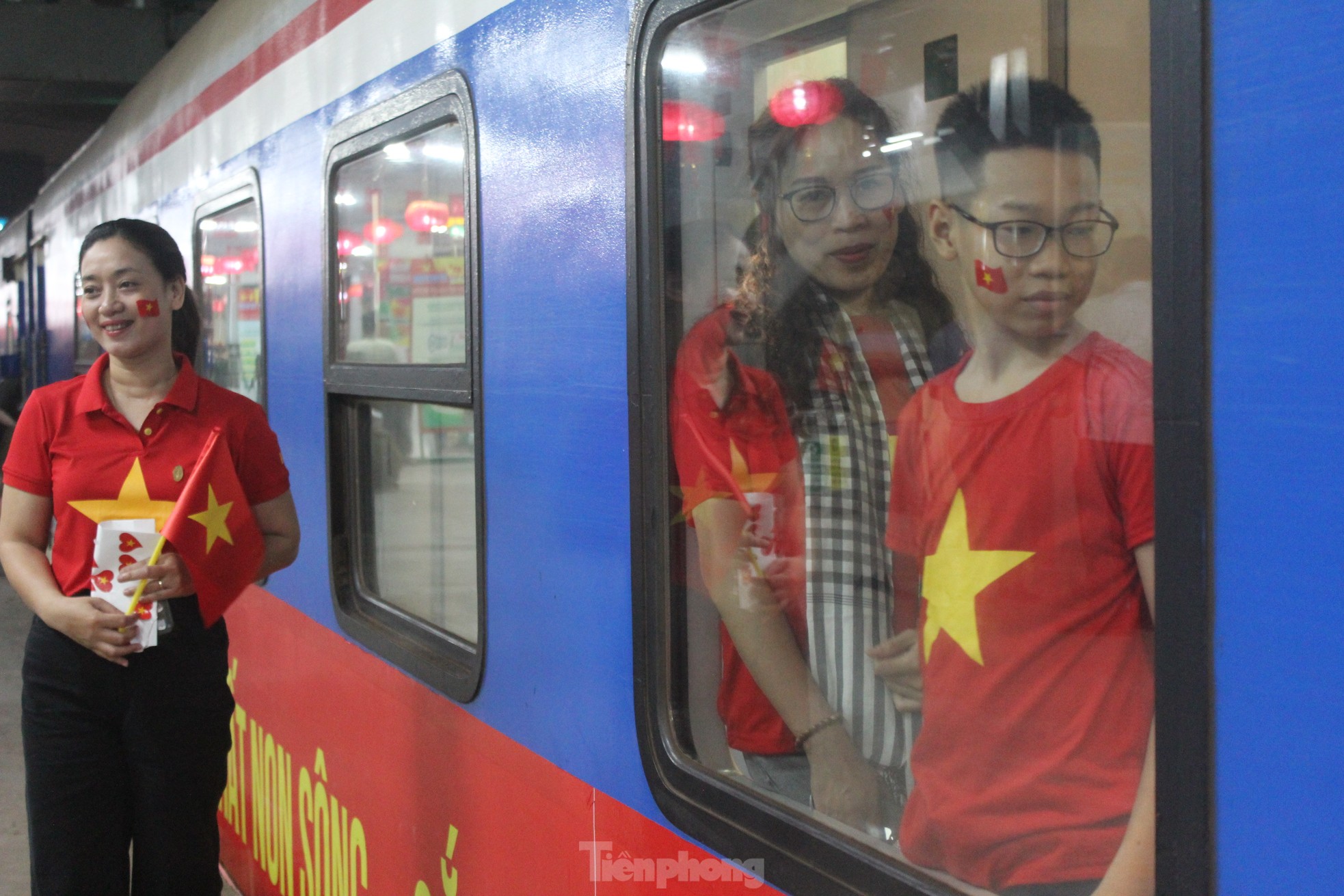 Xúc động hình ảnh đoàn tàu Thống Nhất kỷ niệm 50 năm giải phóng miền Nam - Ảnh 17.