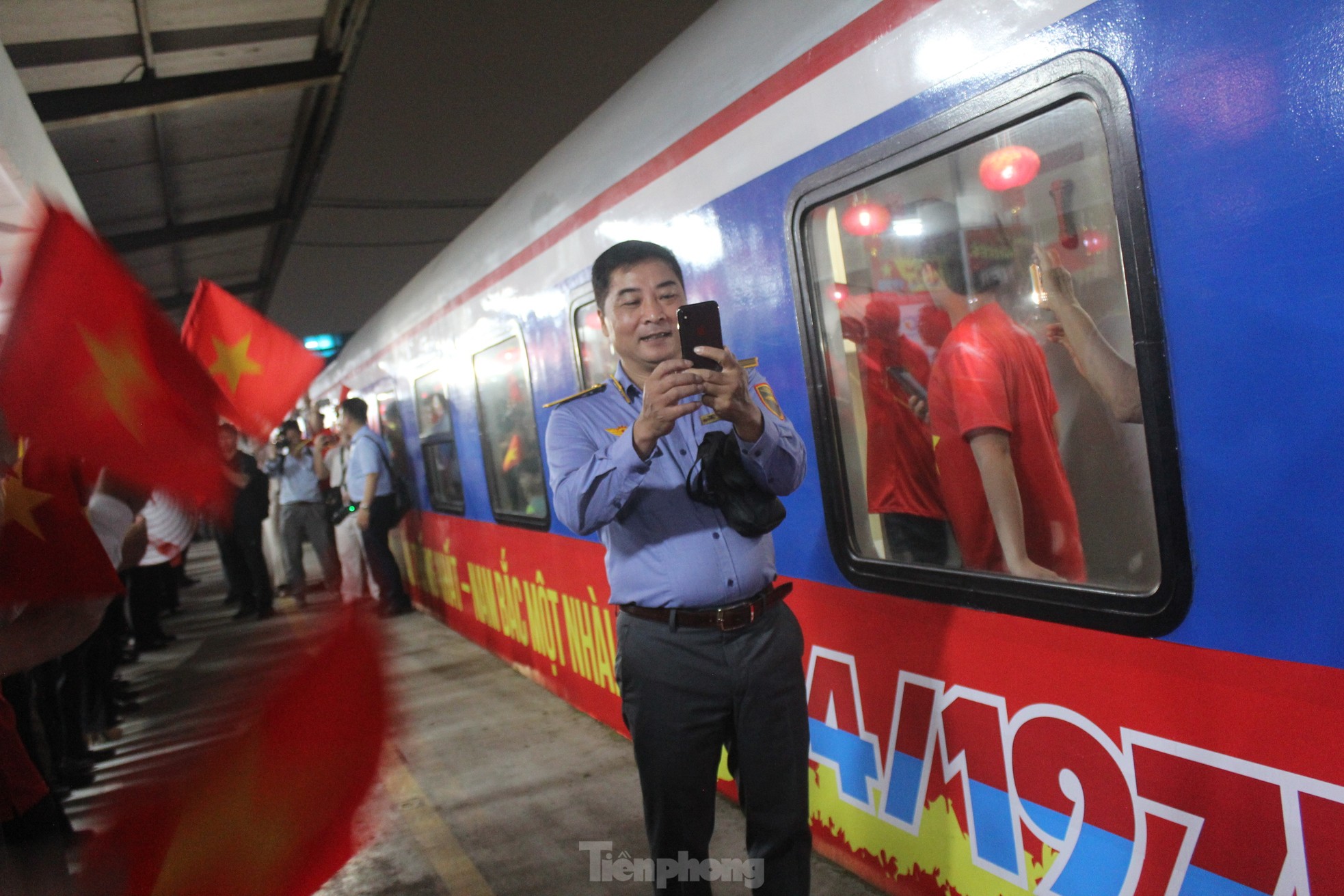 Xúc động hình ảnh đoàn tàu Thống Nhất kỷ niệm 50 năm giải phóng miền Nam - Ảnh 7.