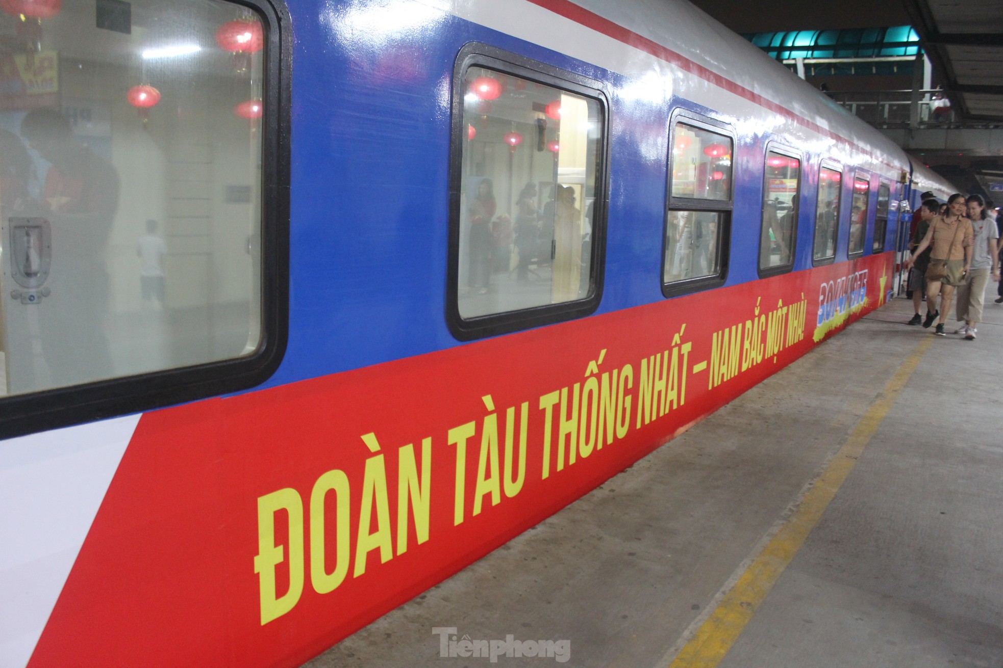 Xúc động hình ảnh đoàn tàu Thống Nhất kỷ niệm 50 năm giải phóng miền Nam - Ảnh 5.