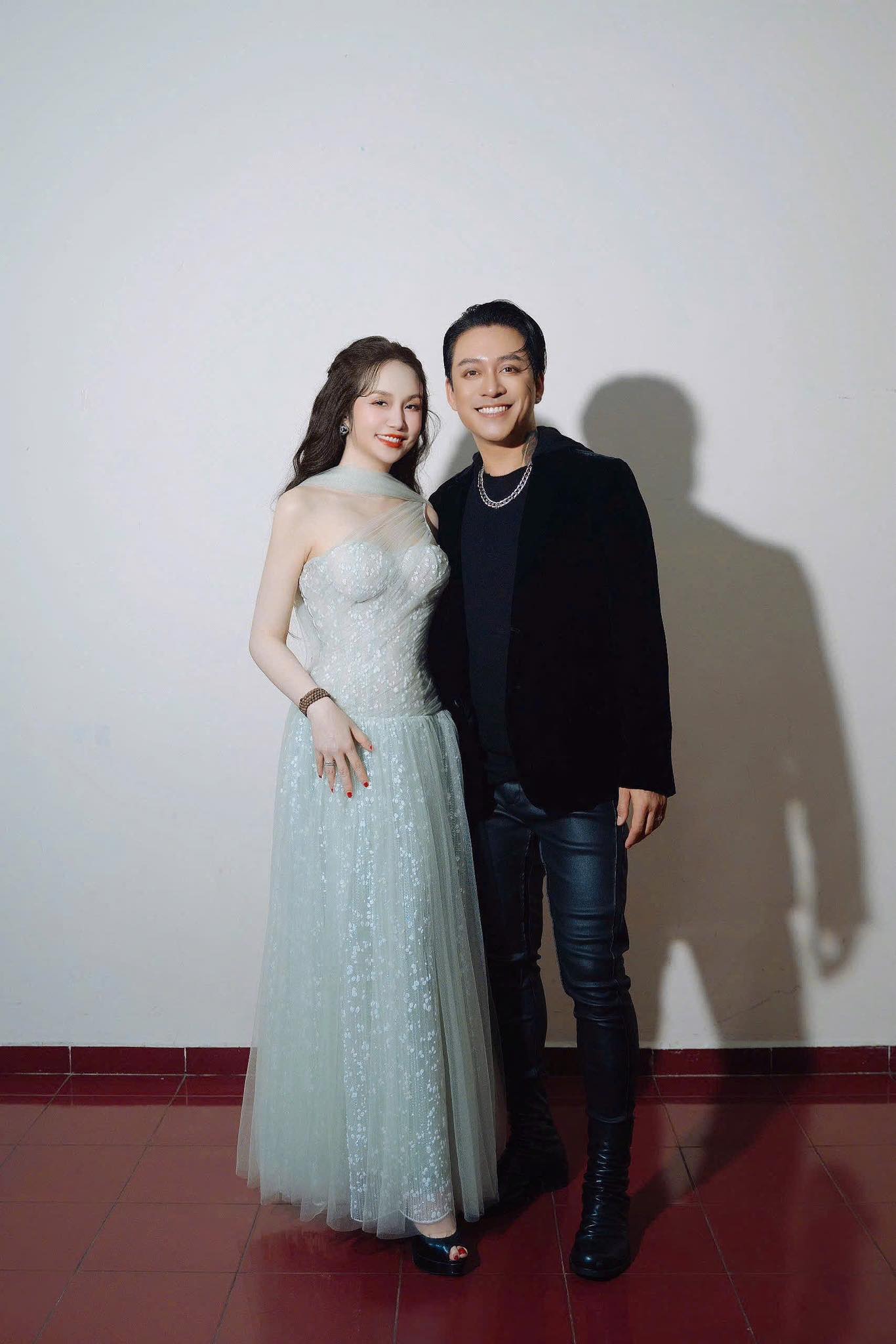 Vợ Tuấn Hưng lên tiếng, tiết lộ bị "tổn thương" - Ảnh 2.