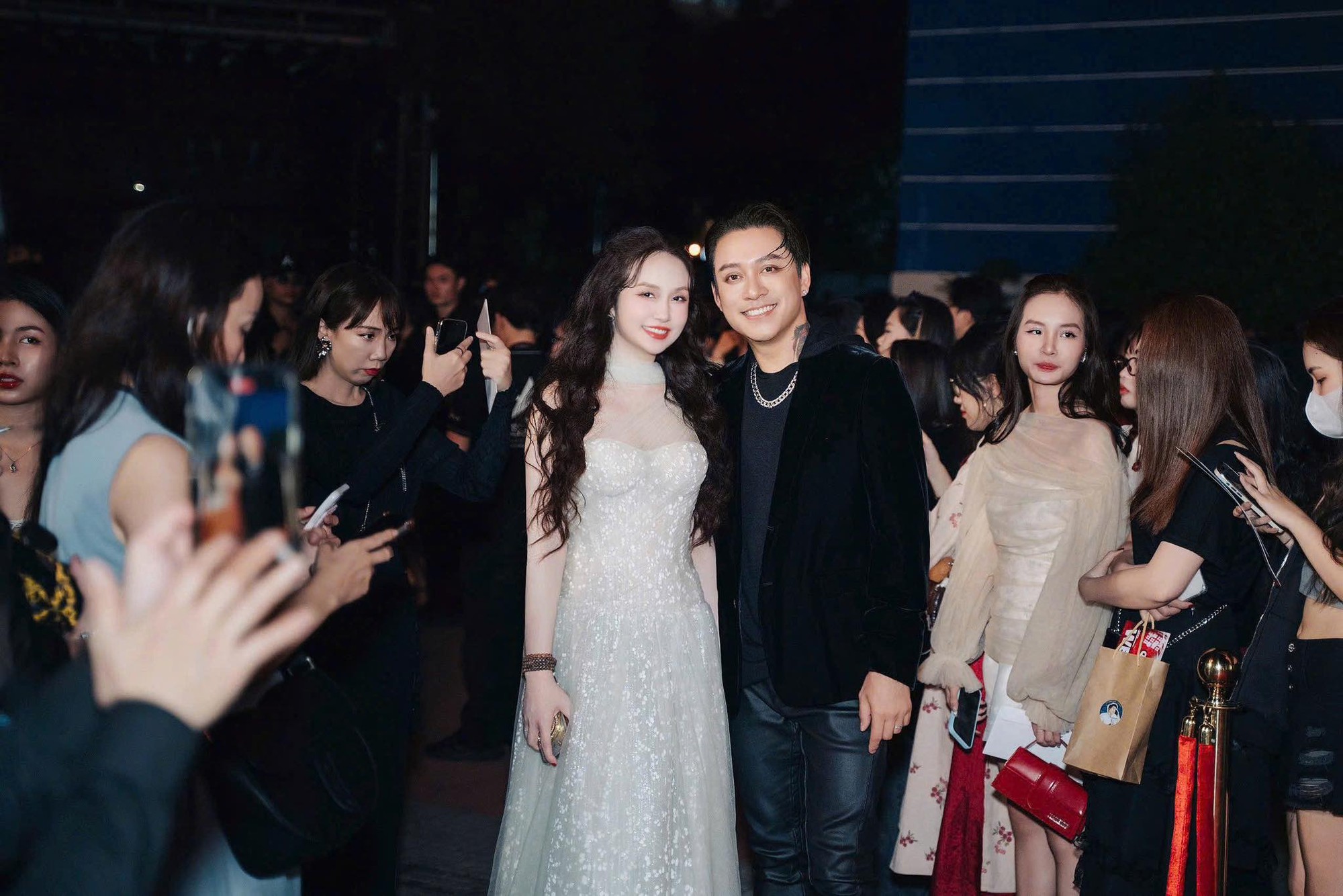 Vợ Tuấn Hưng lên tiếng, tiết lộ bị "tổn thương" - Ảnh 1.