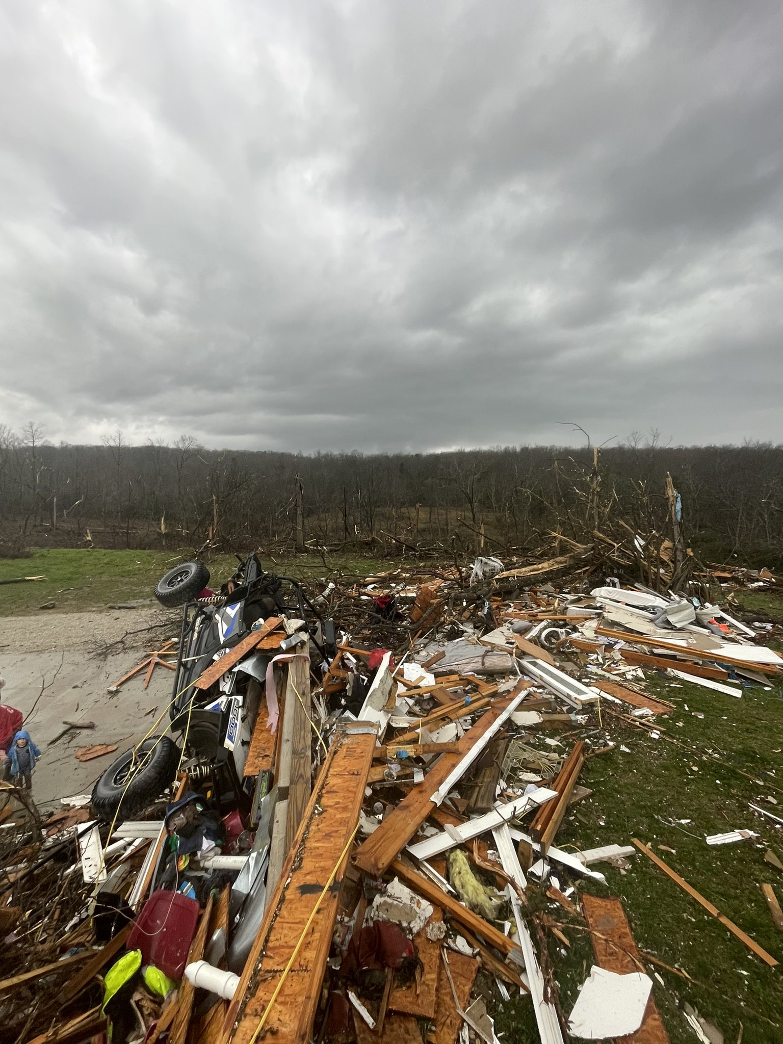 37 triệu người Mỹ hứng b&atilde;o v&agrave; lốc xo&aacute;y &lsquo;trăm năm một lần&rsquo; - Ảnh 3.