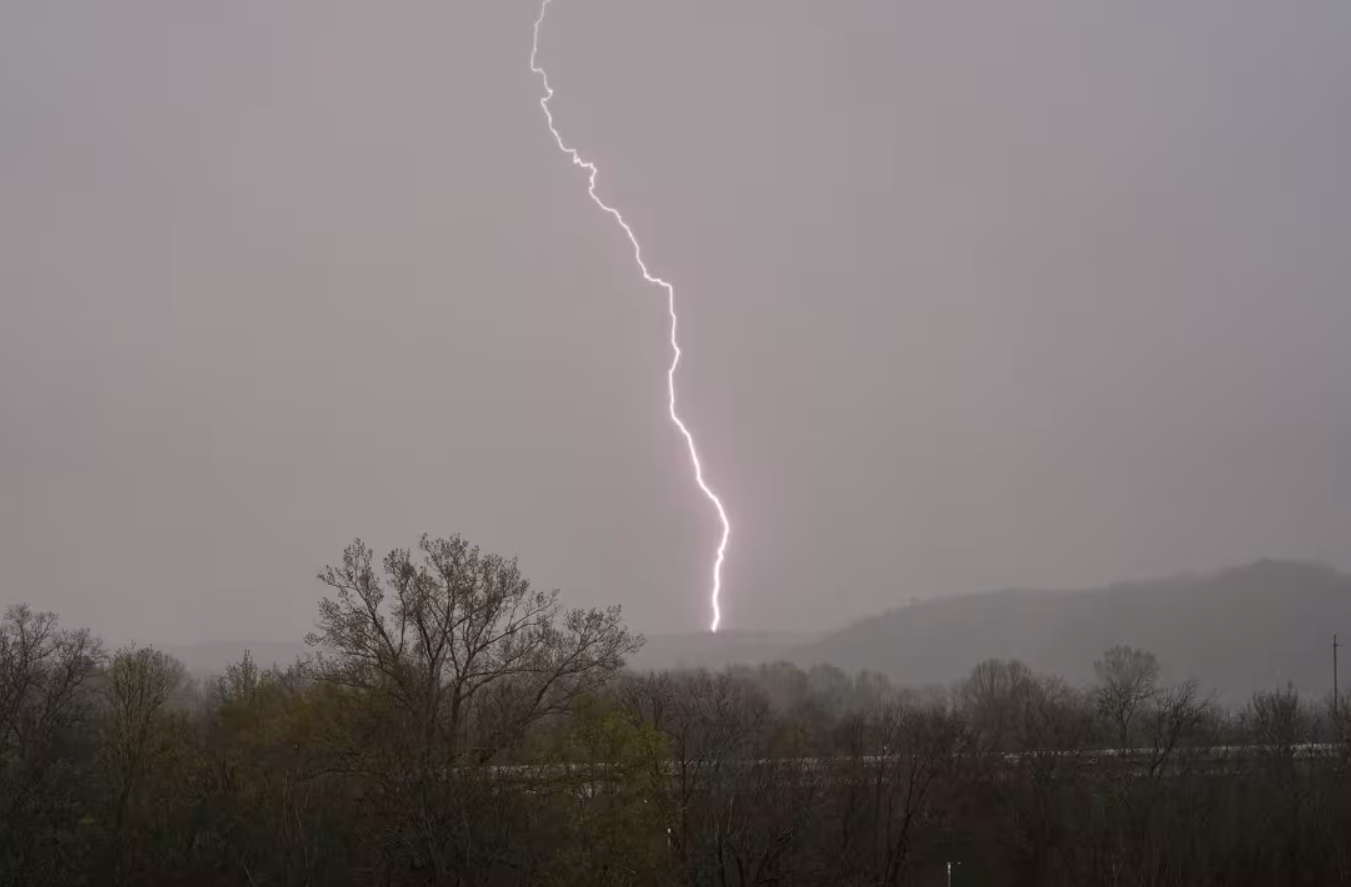 37 triệu người Mỹ hứng b&atilde;o v&agrave; lốc xo&aacute;y &lsquo;trăm năm một lần&rsquo; - Ảnh 5.