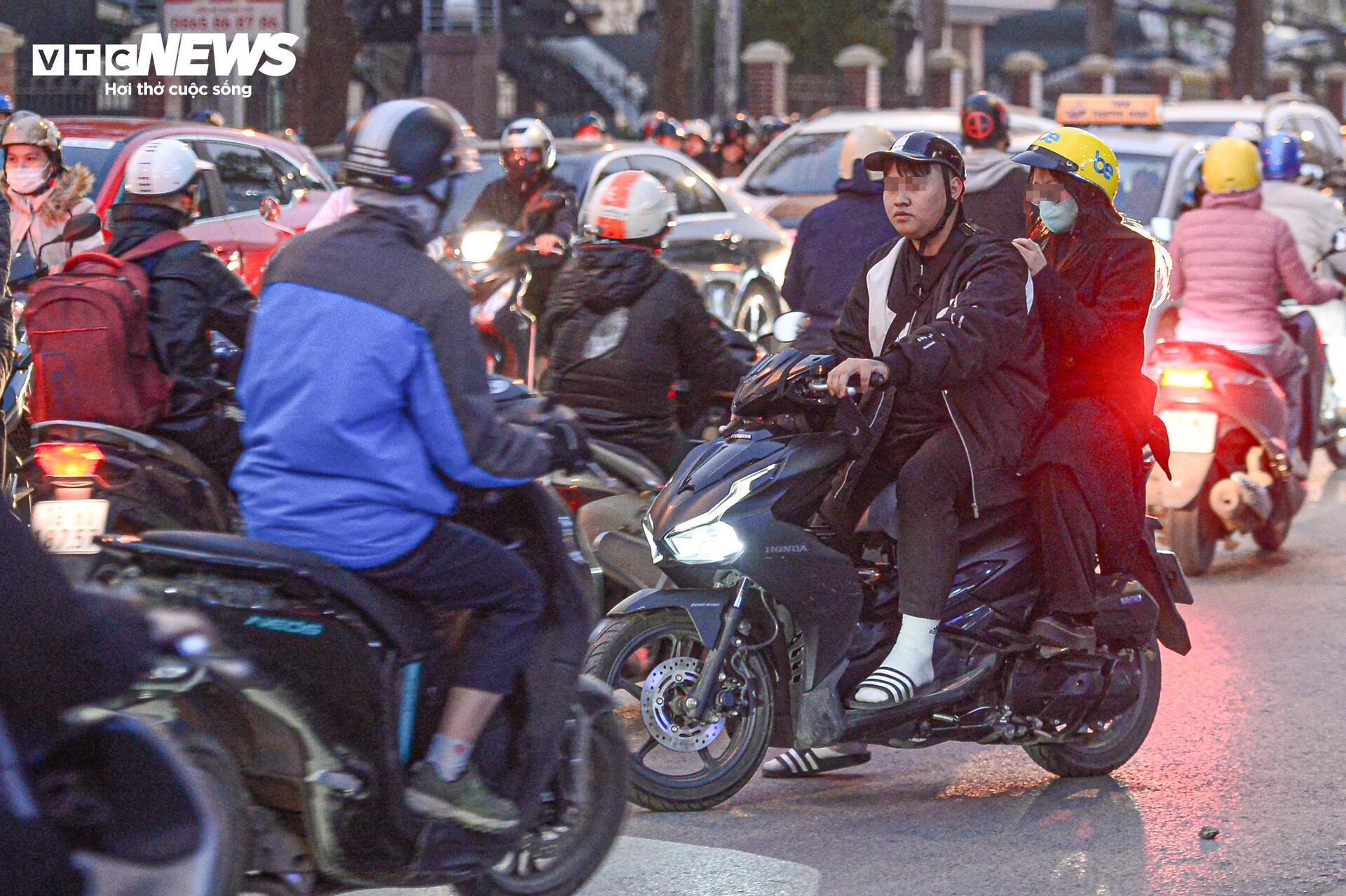 Tài xế phớt lờ Nghị định 168 , vi phạm giao thông nghiêm trọng - Ảnh 8.