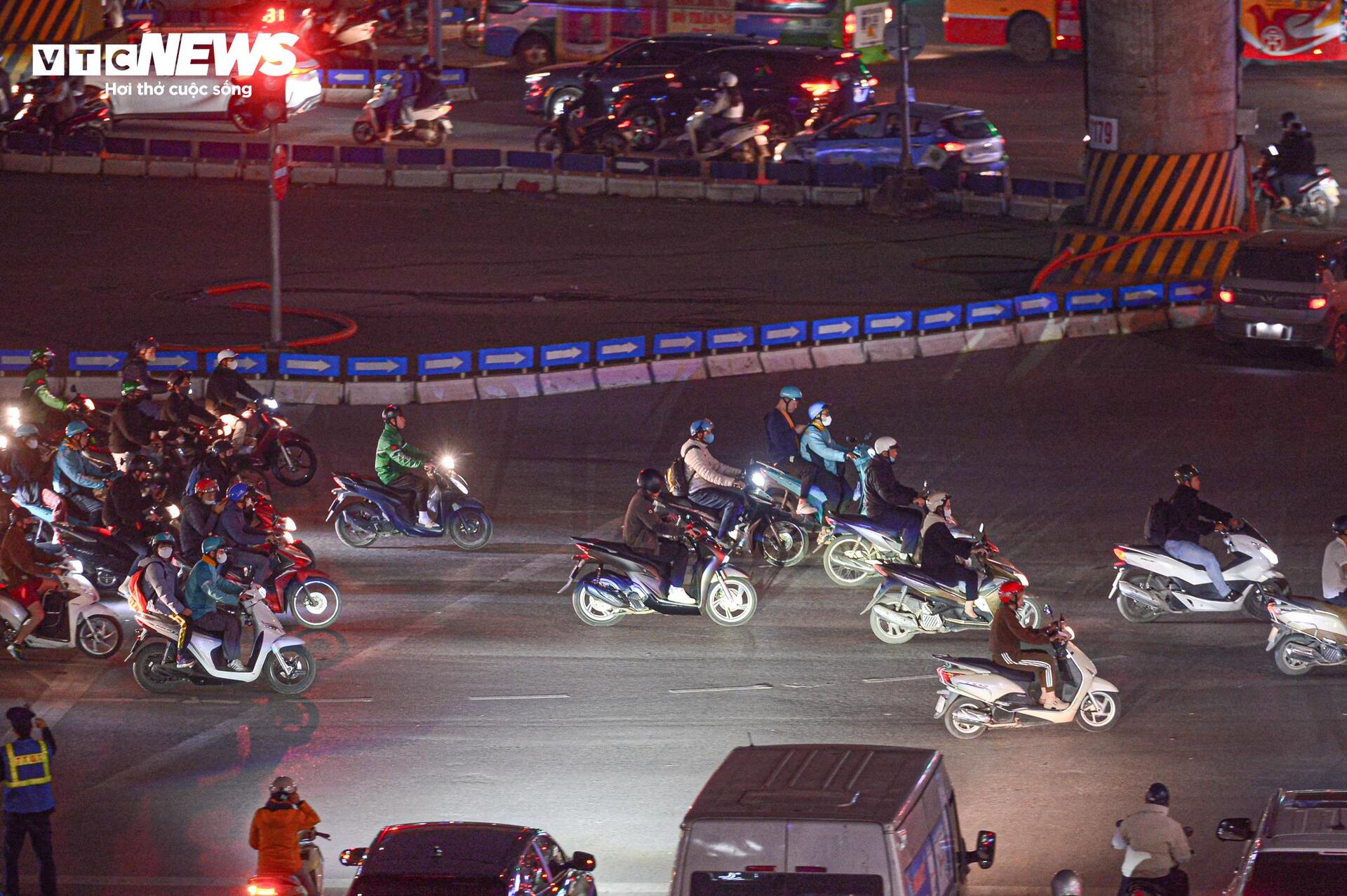 Tài xế phớt lờ Nghị định 168 , vi phạm giao thông nghiêm trọng - Ảnh 11.