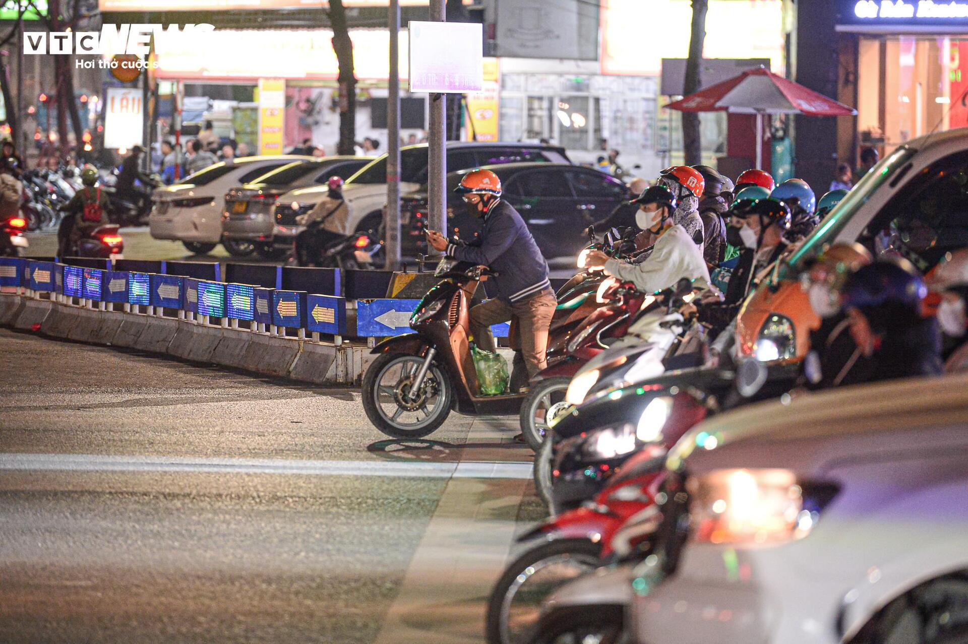 Tài xế phớt lờ Nghị định 168 , vi phạm giao thông nghiêm trọng - Ảnh 12.