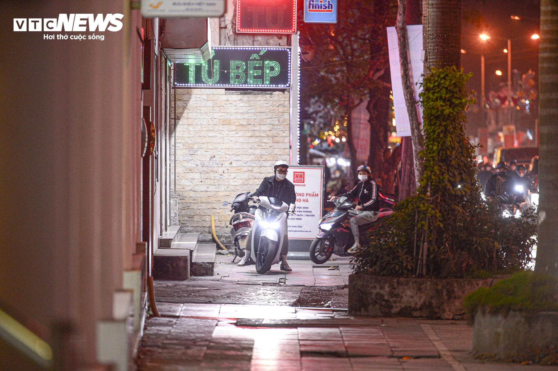 Tài xế phớt lờ Nghị định 168 , vi phạm giao thông nghiêm trọng - Ảnh 18.