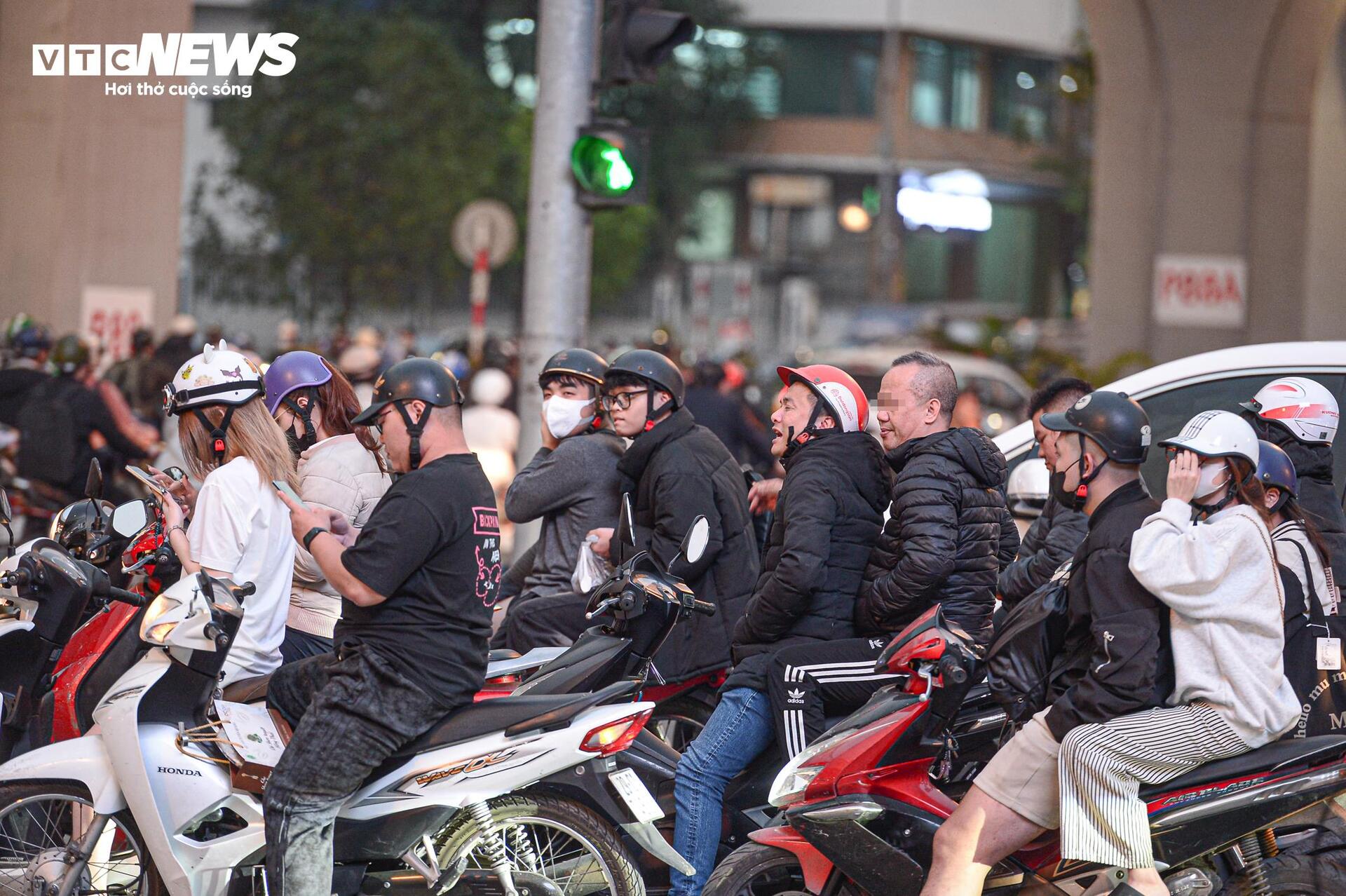 Tài xế phớt lờ Nghị định 168 , vi phạm giao thông nghiêm trọng - Ảnh 3.