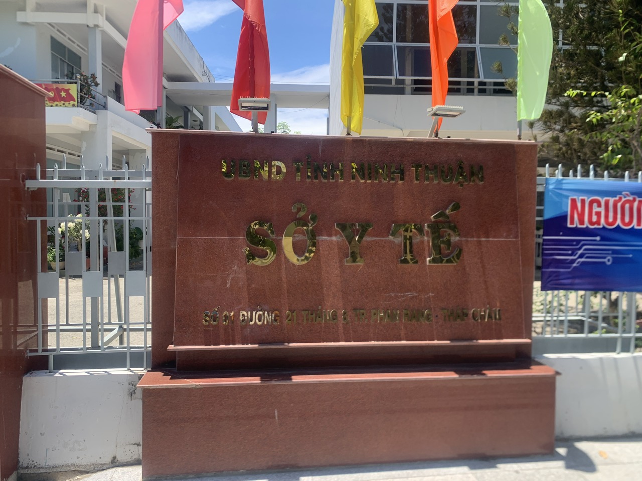 Ninh Thuận th&ocirc;ng tin lịch tr&igrave;nh của đo&agrave;n kh&aacute;ch bị ngộ độc rượu khiến 1 người tử vong- Ảnh 1.