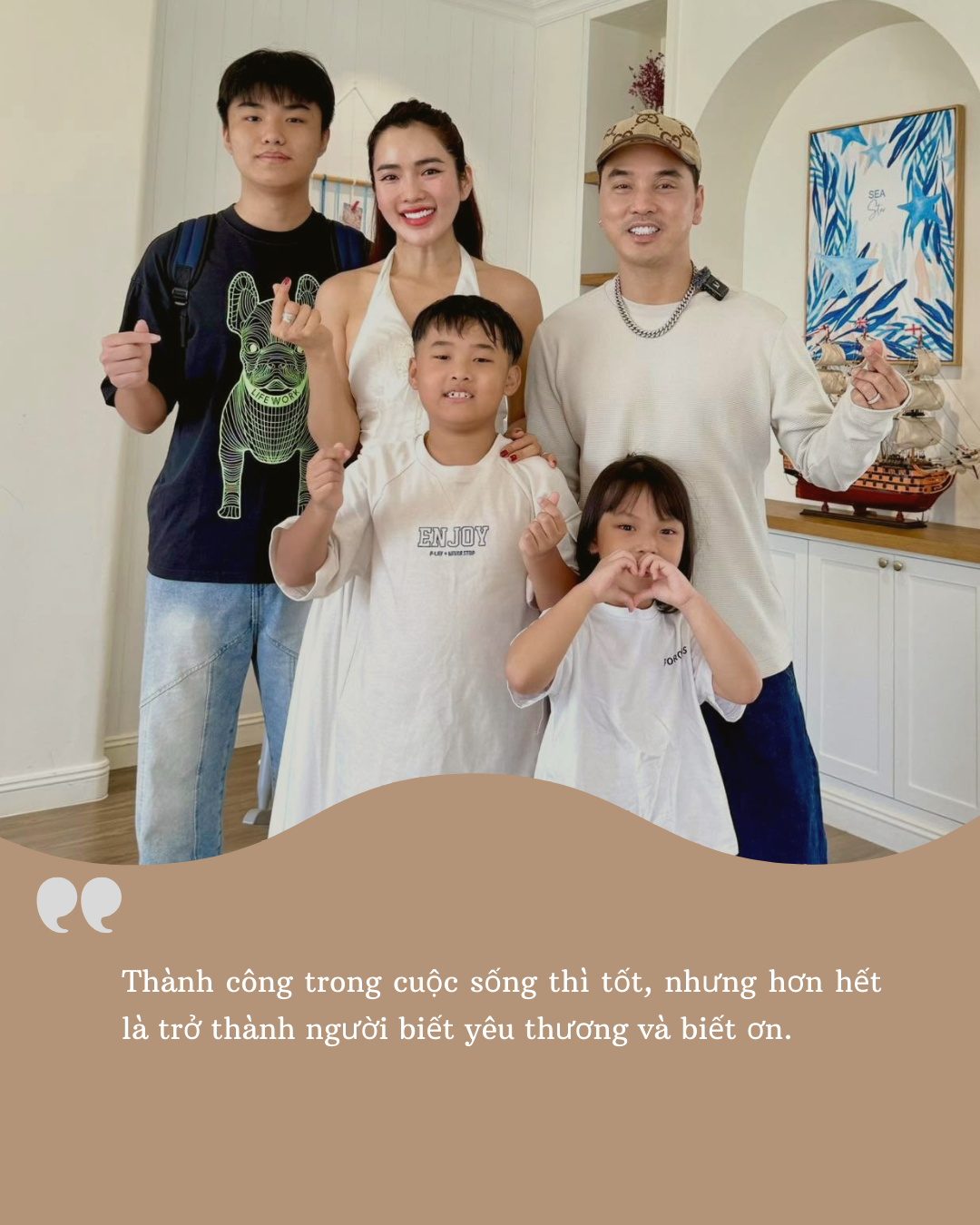 Ưng Hoàng Phúc xúc động chia sẻ giữa đại lễ 30/4: Gia đình có nhiệm vụ giữ cho con cái sự gắn kết với lịch sử và văn hóa dân tộc- Ảnh 4.