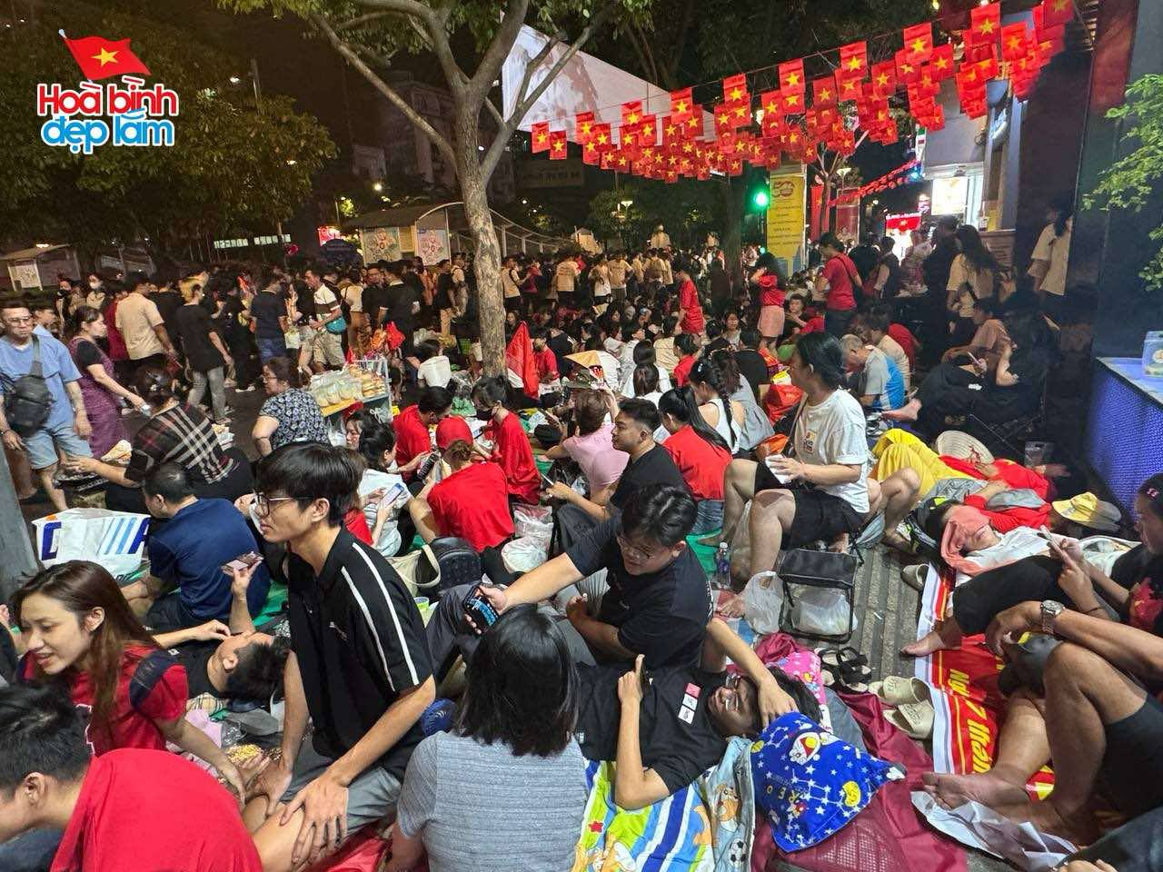 Hành động khó tin lúc 1h sáng của một cô gái trên đường Nguyễn Đình Chiểu (Quận 3):