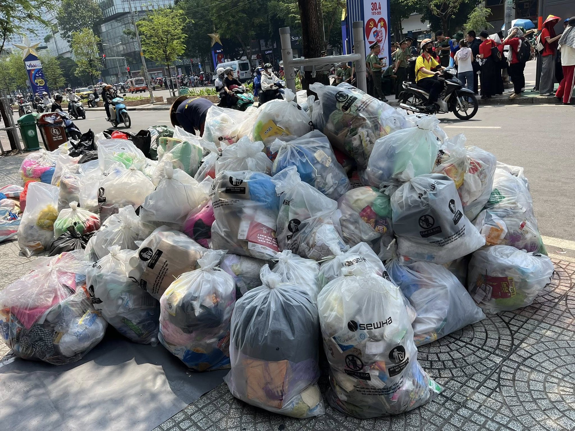 Màn tổng kết cực oách hậu "concert quốc gia": Flex mạnh nào, nếu bạn cũng góp 1 tay - Ảnh 6. Màn tổng kết cực oách hậu "concert quốc gia": Flex mạnh nào, nếu bạn cũng góp 1 tay - Ảnh 6.