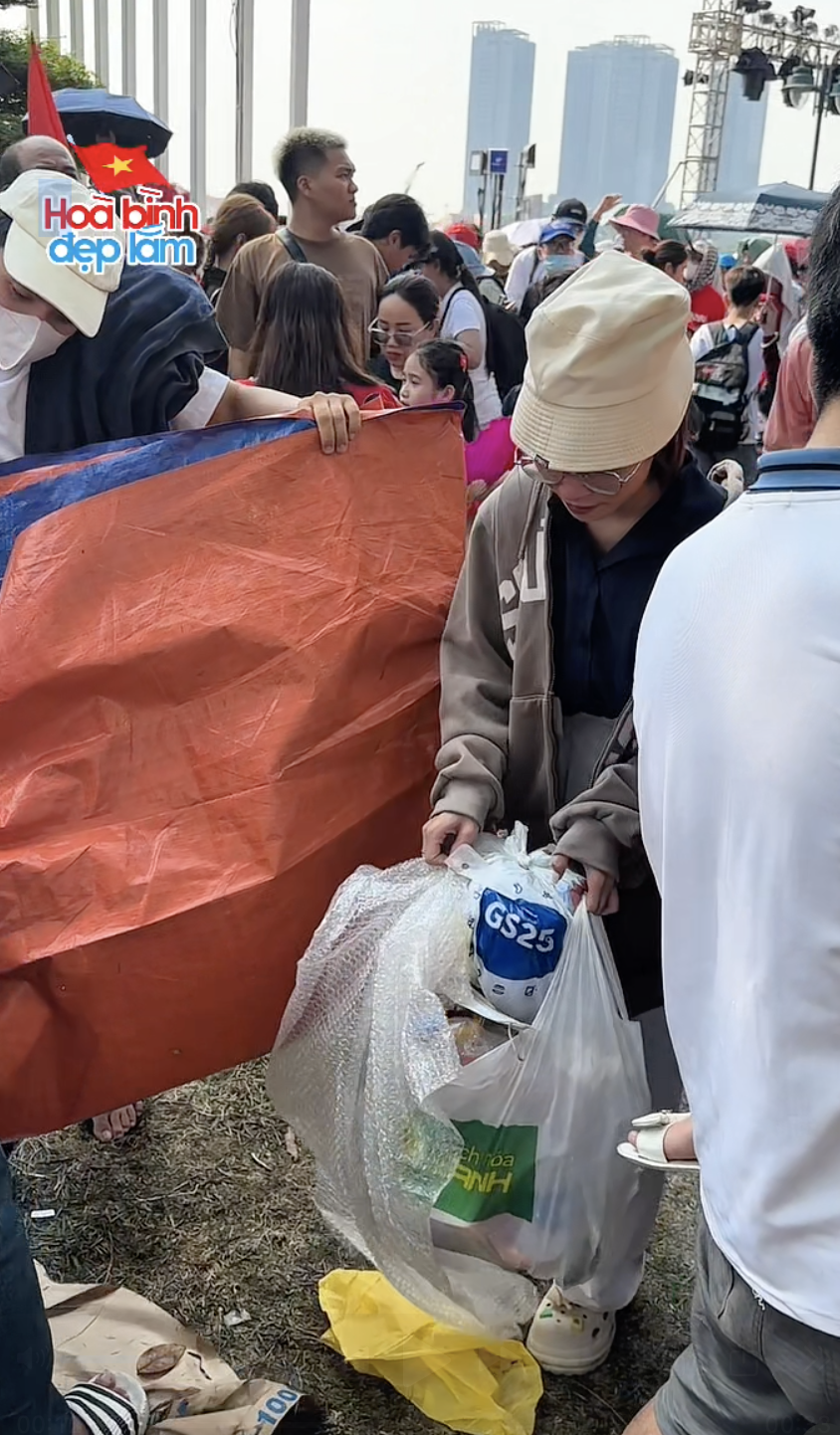 Hành động khó tin lúc 1h sáng của một cô gái trên đường Nguyễn Đình Chiểu (Quận 3):