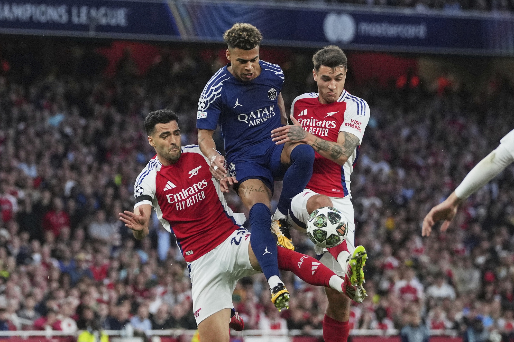 Nhìn lại trận thua của Arsenal: Khi PSG chơi tiki-taka trên sân Emirates - Ảnh 2.