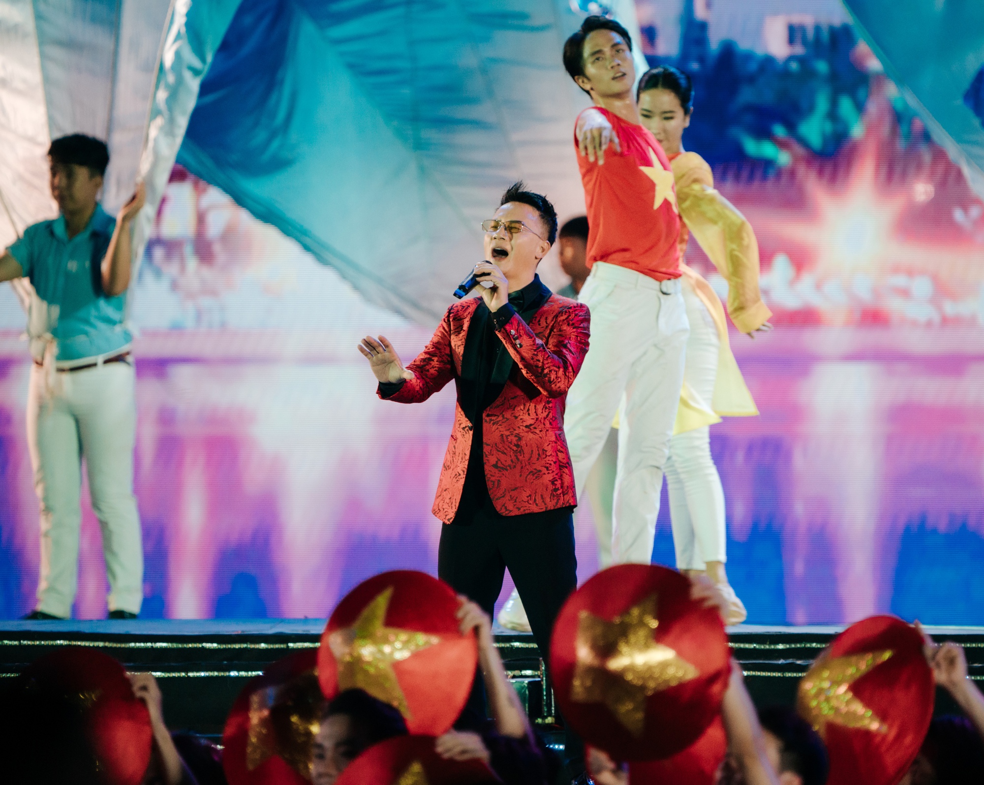 Hoàng Bách: "Tôi tự hào khi được hát bài hát này trong ngày đặc biệt của đất nước"- Ảnh 1. Hoàng Bách: "Tôi tự hào khi được hát bài hát này trong ngày đặc biệt của đất nước"- Ảnh 1.