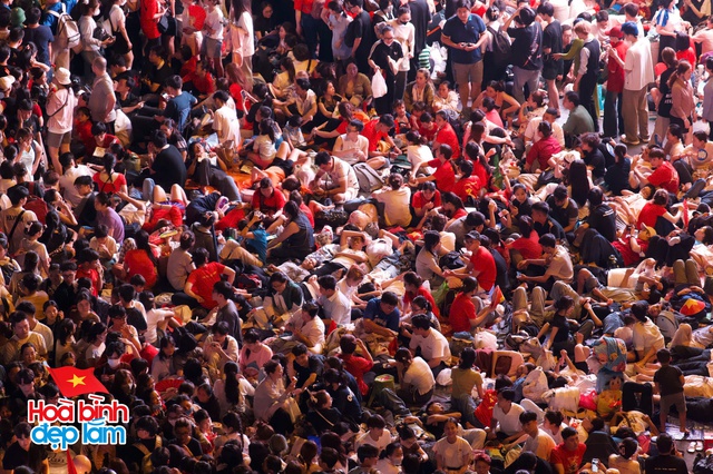 Những h&igrave;nh ảnh ấn tượng từ tr&ecirc;n cao ở trung t&acirc;m TP.HCM trong ng&agrave;y đại lễ 30/4- Ảnh 3.