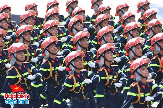 Toàn cảnh lễ diễu binh, diễu hành ngày 30/4 tại TP.HCM: Từng khoảnh khắc đều đáng nhớ!- Ảnh 128.