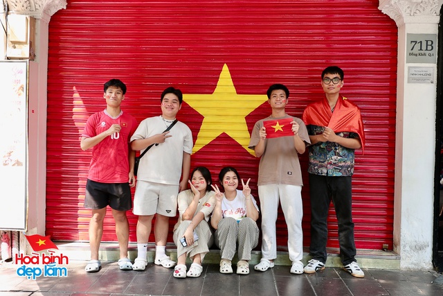 Toàn cảnh lễ diễu binh, diễu hành ngày 30/4 tại TP.HCM: Từng khoảnh khắc đều đáng nhớ!- Ảnh 164.