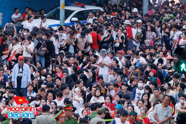 Những h&igrave;nh ảnh ấn tượng từ tr&ecirc;n cao ở trung t&acirc;m TP.HCM trong ng&agrave;y đại lễ 30/4- Ảnh 14.