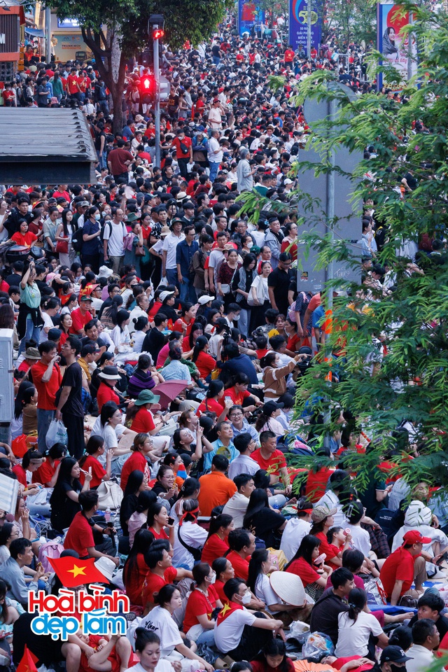 Những h&igrave;nh ảnh ấn tượng từ tr&ecirc;n cao ở trung t&acirc;m TP.HCM trong ng&agrave;y đại lễ 30/4- Ảnh 12.