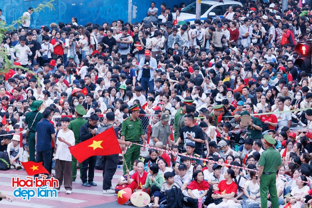 Những h&igrave;nh ảnh ấn tượng từ tr&ecirc;n cao ở trung t&acirc;m TP.HCM trong ng&agrave;y đại lễ 30/4- Ảnh 10.