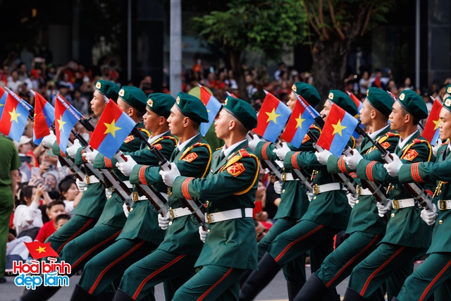 Toàn cảnh lễ diễu binh, diễu hành ngày 30/4 tại TP.HCM: Từng khoảnh khắc đều đáng nhớ!- Ảnh 74.
