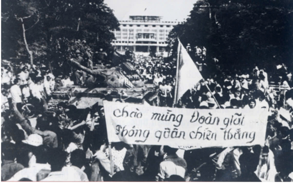 Sài Gòn 30 - 4 - 1975 dấu mốc lịch sử của hòa bình và thống nhất Dân tộc - Ảnh 2. Sài Gòn 30 - 4 - 1975 dấu mốc lịch sử của hòa bình và thống nhất Dân tộc - Ảnh 2.
