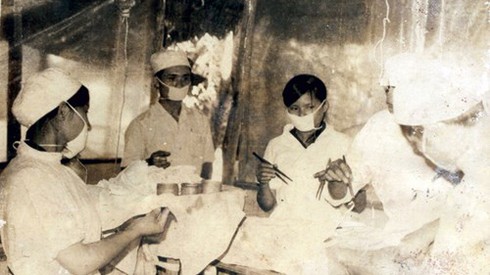 Kỳ tích y học trong khói lửa chiến tranh: Giành lại sự sống giữa lằn ranh sinh tử, viết lên huyền thoại thời đại- Ảnh 4.