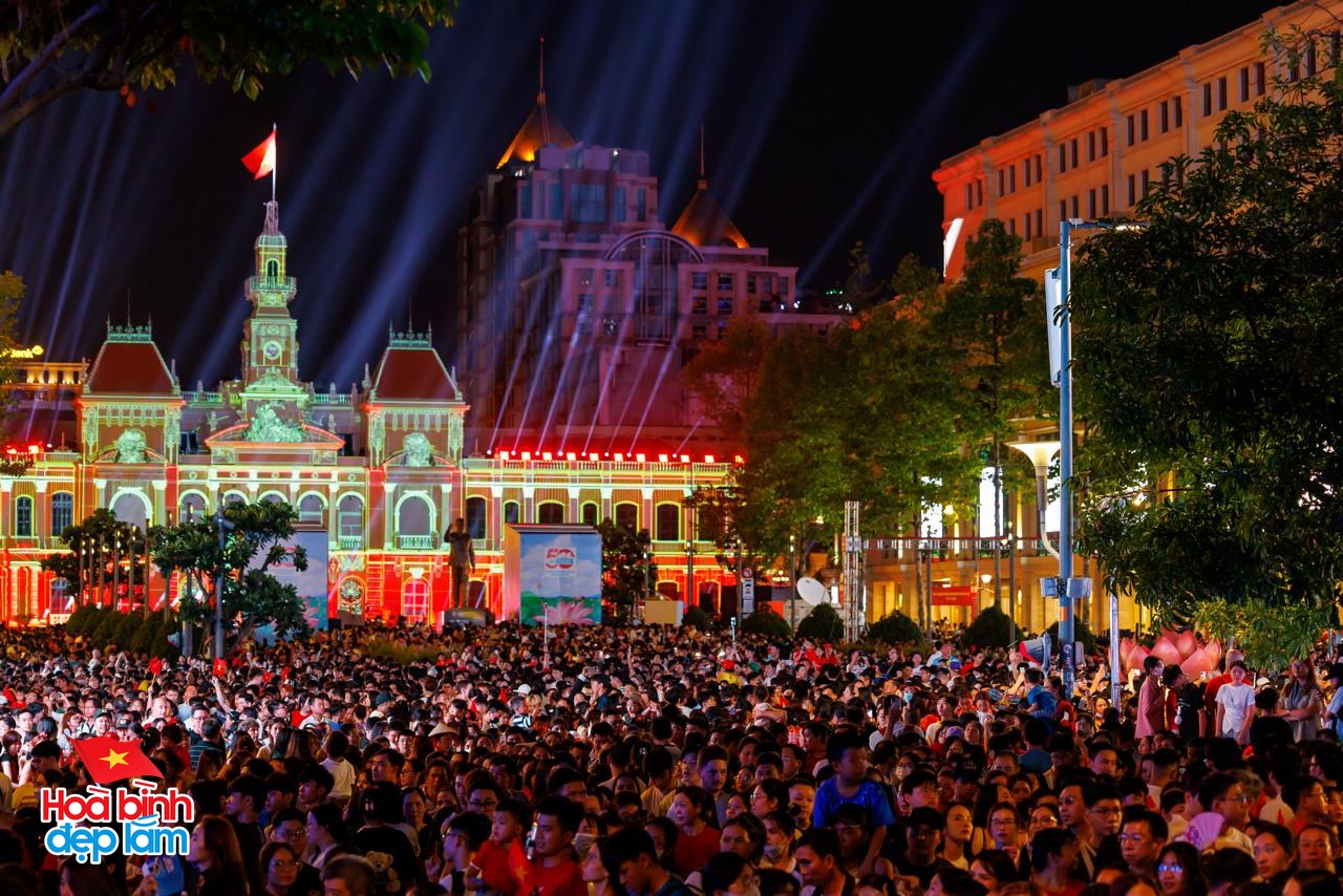 Ngay lúc này: 30 điểm bắn pháo hoa đồng loạt bừng sáng bầu trời TP.HCM đêm 30/4- Ảnh 8.