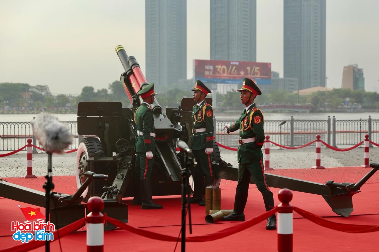 Ảnh, clip: 21 loạt đại b&aacute;c rền vang mừng 50 năm Giải ph&oacute;ng miền Nam, thống nhất đất nước- Ảnh 2.