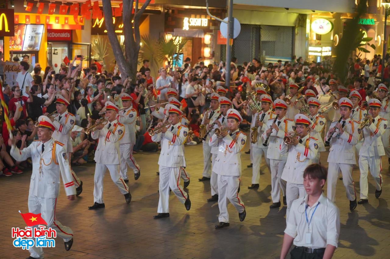 Ngay lúc này: 30 điểm bắn pháo hoa đồng loạt bừng sáng bầu trời TP.HCM đêm 30/4- Ảnh 22.