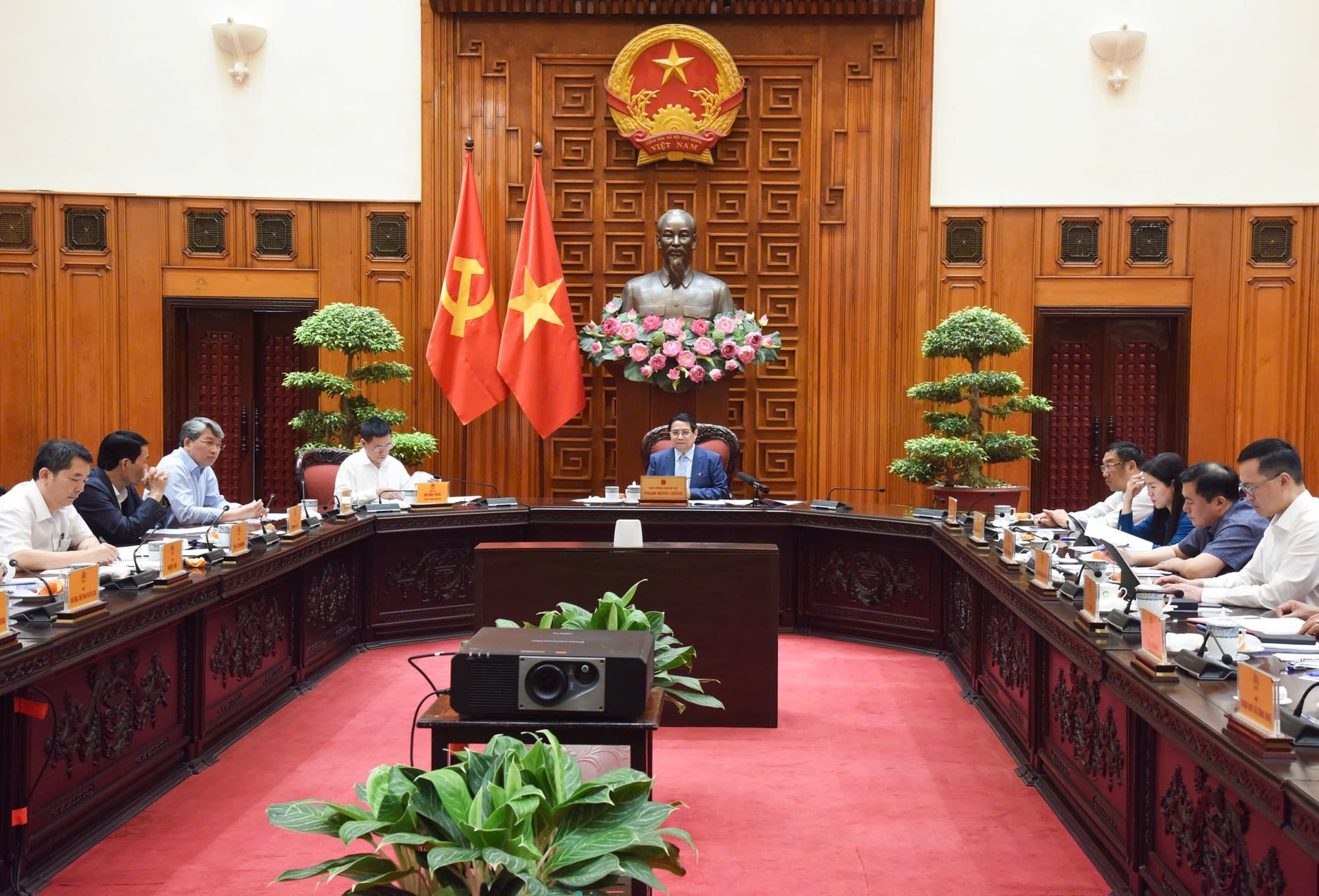 Thủ tướng yêu cầu khẩn trương đàm phán mua thêm máy bay từ Mỹ và hoàn thành 1 việc ngay hôm nay - Ảnh 2. Thủ tướng yêu cầu khẩn trương đàm phán mua thêm máy bay từ Mỹ và hoàn thành 1 việc ngay hôm nay - Ảnh 2.