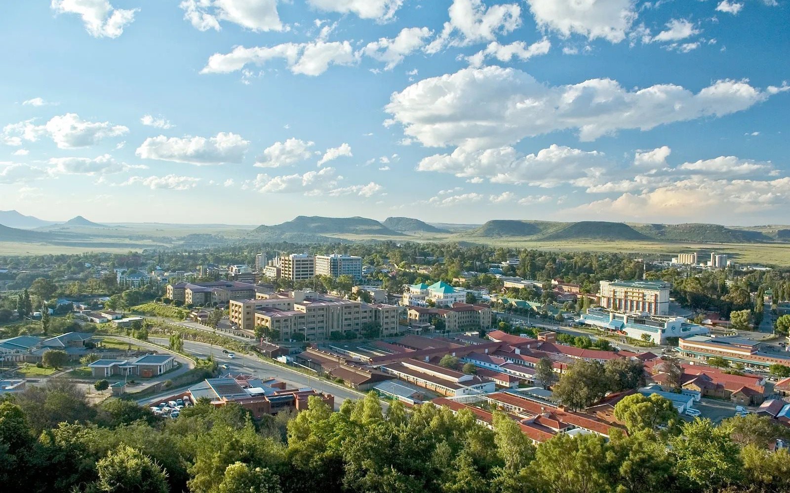 Không phải chịu thuế đối ứng nhưng nước ASEAN này vẫn có thể bị hạ dự báo tăng trưởng - Ảnh 3.