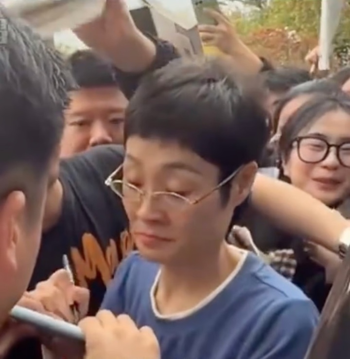 ' Cô giáo qủy dữ ' Liu Xiaoyan và phong cách giảng dạy độc đáo - Ảnh 3.