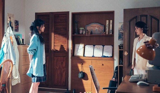 Mẹ chồng th&iacute;ch v&agrave;o ph&ograve;ng ngủ của con d&acirc;u, l&eacute;n lắp camera th&igrave; b&agrave;ng ho&agrave;ng trước những g&igrave; nh&igrave;n thấy- Ảnh 2.