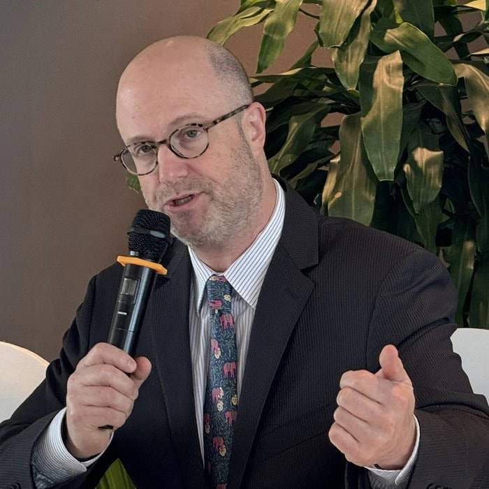 Việt Nam nên làm gì sau khi bị Mỹ áp thuế 46%? Các chuyên gia đưa ra kịch bản giúp "biến nguy thành cơ" - Ảnh 2.